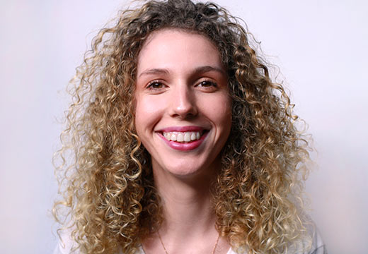 Cheveux bouclés