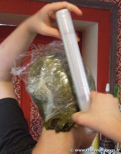 Enrubannez vos cheveux dans du cellophane