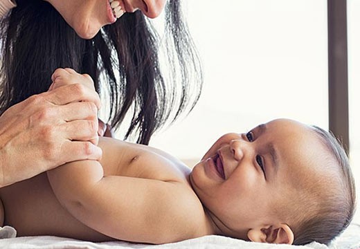 Protéger bébé contre l'érythème fessier