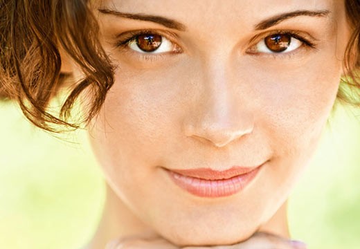 Peau sèche et déshydratée : caractéristiques et besoins spécifiques
